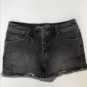 Universal Threads Shorts